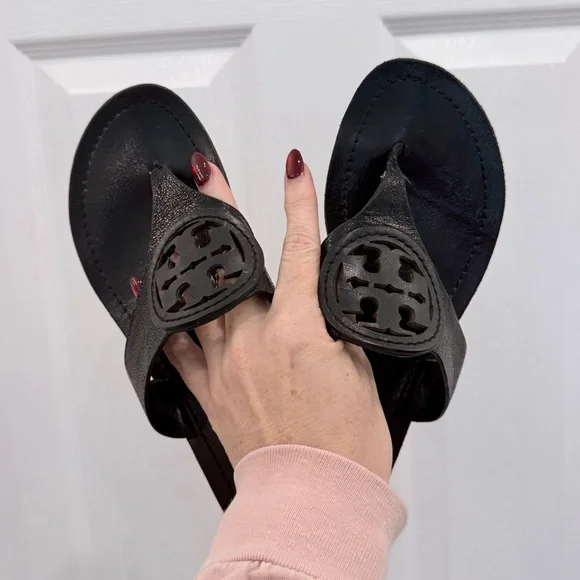Tory Burch Louisa Black Pebbled Leather Thong Flip Flops Sandals Shoes Size 9 - Picture 5 of 8